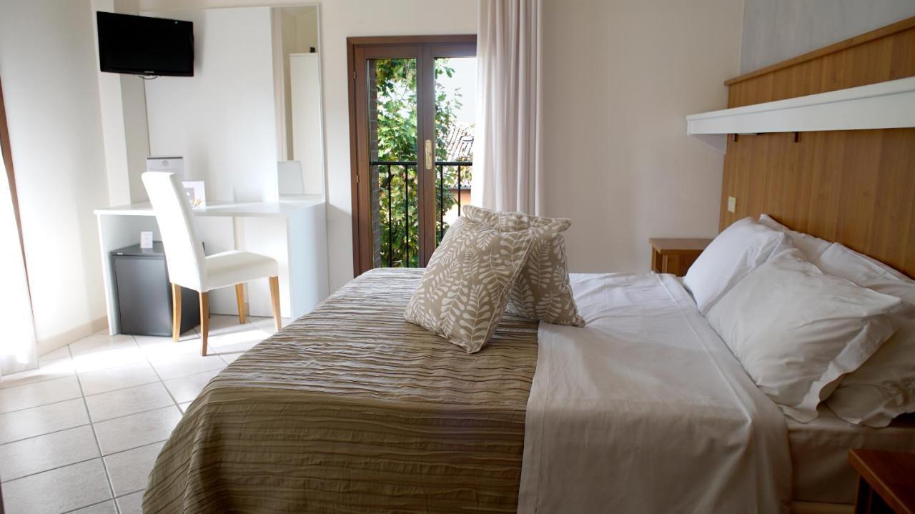 Hotel Emi