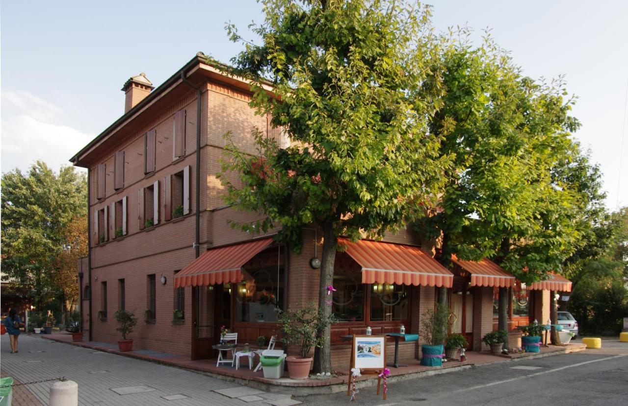 Emi Hotel